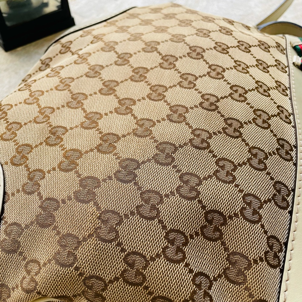 Authentic Gucci Sherry Line Monogram Crossbody Bag - Picture 8 of 16